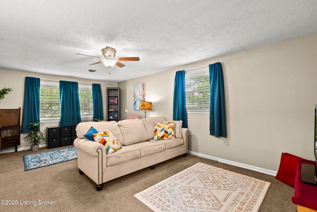 4311 Lynnbrook Dr, Louisville, KY 40220
