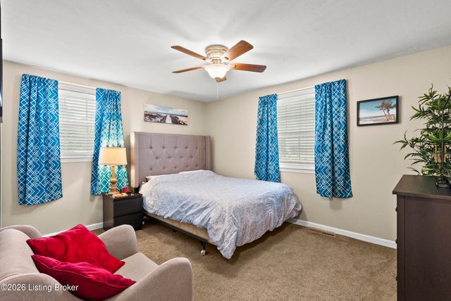 4311 Lynnbrook Dr, Louisville, KY 40220