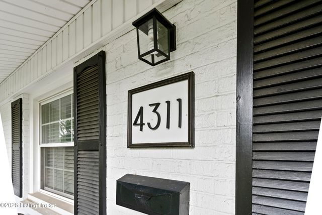 4311 Lynnbrook Dr, Louisville, KY 40220