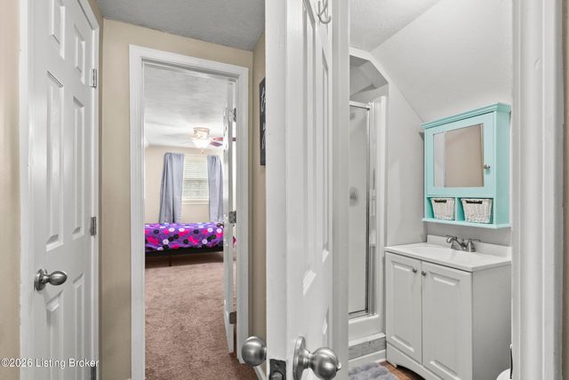 4311 Lynnbrook Dr, Louisville, KY 40220