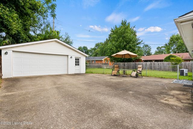 4311 Lynnbrook Dr, Louisville, KY 40220