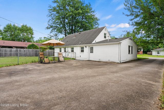 4311 Lynnbrook Dr, Louisville, KY 40220