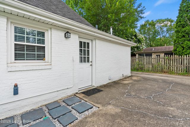 4311 Lynnbrook Dr, Louisville, KY 40220
