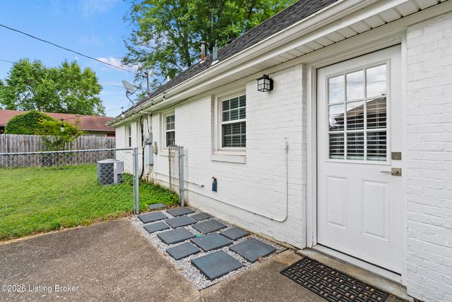 4311 Lynnbrook Dr, Louisville, KY 40220