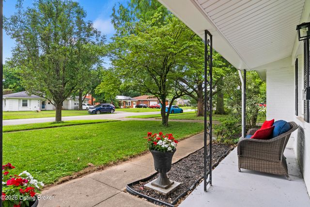 4311 Lynnbrook Dr, Louisville, KY 40220