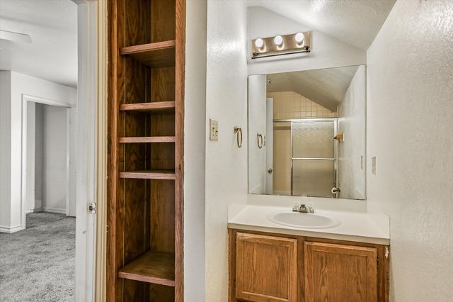 803 Valley View DR B, Pflugerville, TX 78660