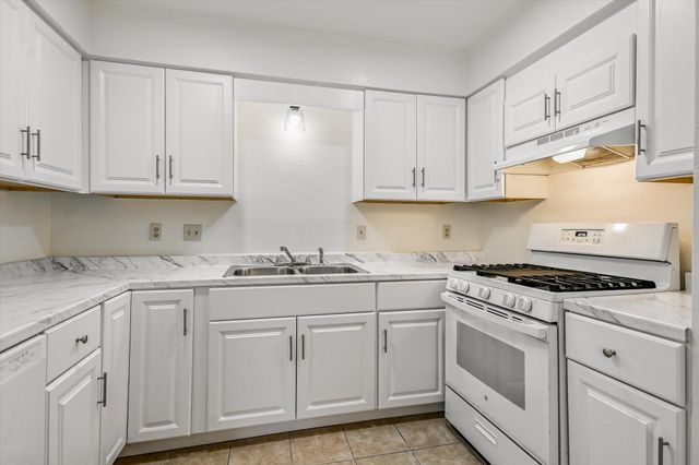 803 Valley View DR B, Pflugerville, TX 78660