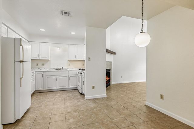 803 Valley View DR B, Pflugerville, TX 78660