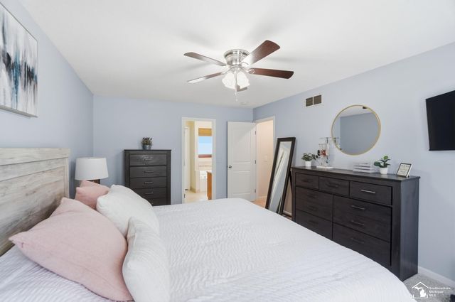 3435 Shadywood Drive, Lambertville, MI 48144