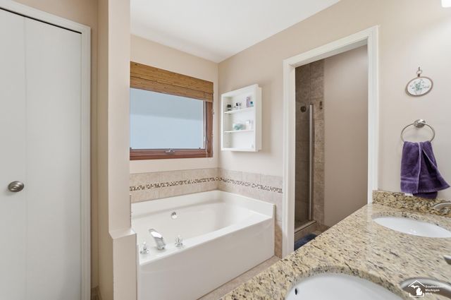 3435 Shadywood Drive, Lambertville, MI 48144
