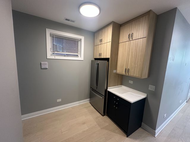 4950 S Michigan Avenue, Chicago, IL 60615