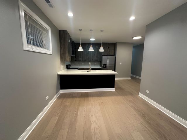 4950 S Michigan Avenue, Chicago, IL 60615