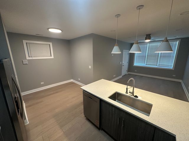 4950 S Michigan Avenue, Chicago, IL 60615