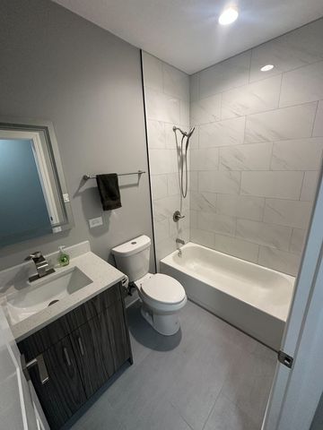 4950 S Michigan Avenue, Chicago, IL 60615