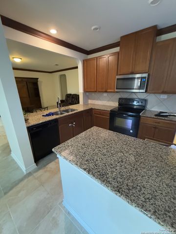 120 Anchor Blf, Universal City, TX 78148