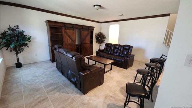 120 Anchor Blf, Universal City, TX 78148