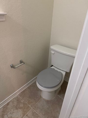 120 Anchor Blf, Universal City, TX 78148
