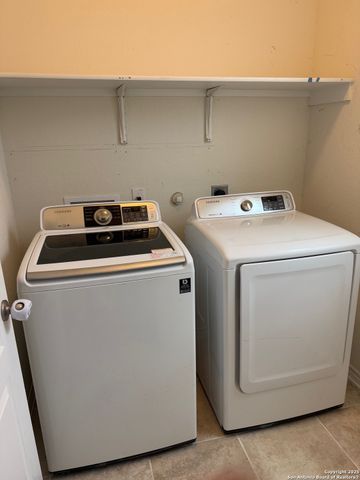 120 Anchor Blf, Universal City, TX 78148