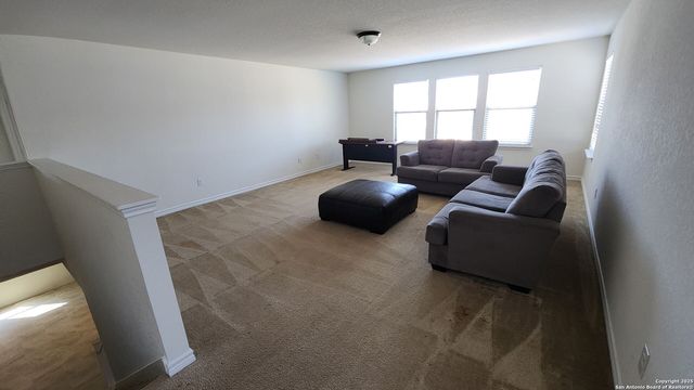 120 Anchor Blf, Universal City, TX 78148