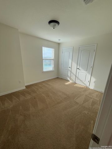 120 Anchor Blf, Universal City, TX 78148