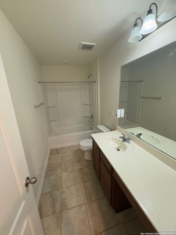120 Anchor Blf, Universal City, TX 78148