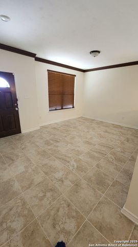 120 Anchor Blf, Universal City, TX 78148