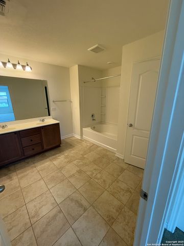 120 Anchor Blf, Universal City, TX 78148
