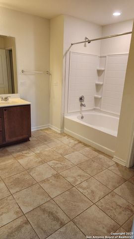 120 Anchor Blf, Universal City, TX 78148