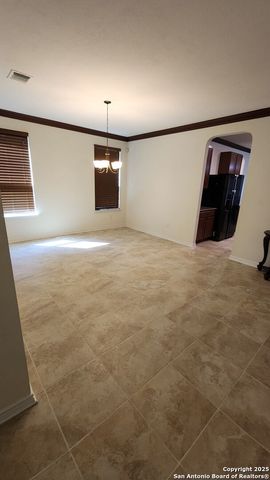 120 Anchor Blf, Universal City, TX 78148