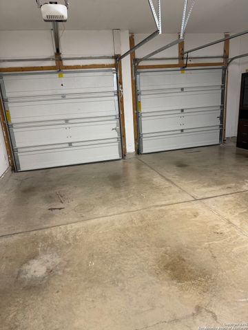 120 Anchor Blf, Universal City, TX 78148