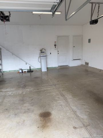 120 Anchor Blf, Universal City, TX 78148