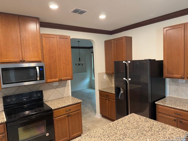 120 Anchor Blf, Universal City, TX 78148