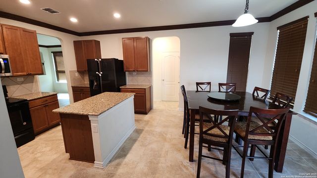 120 Anchor Blf, Universal City, TX 78148