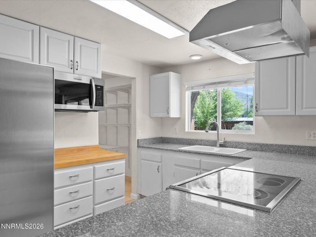 1529 Valley View Drive, Carson City, NV 89701