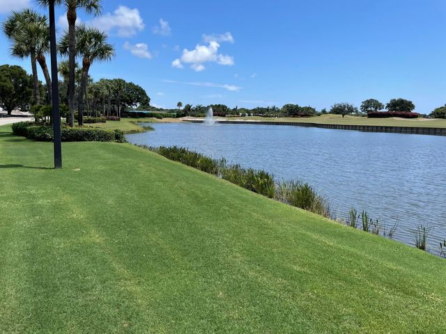 1 WESTGATE Lane 1B, Boynton Beach, FL 33436