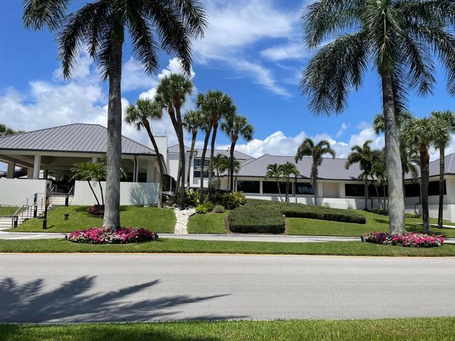 1 WESTGATE Lane 1B, Boynton Beach, FL 33436