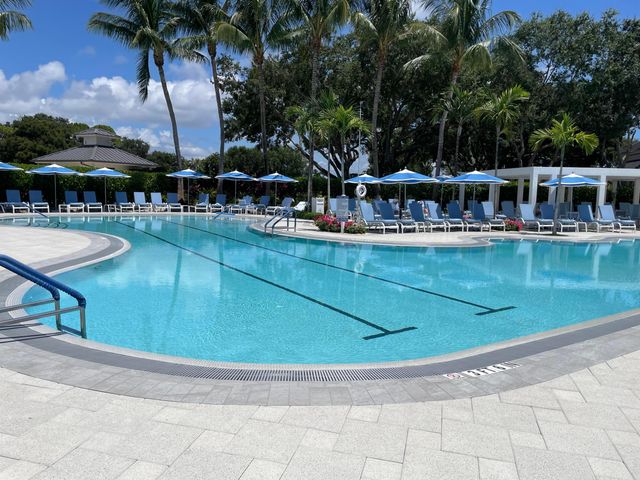 1 WESTGATE Lane 1B, Boynton Beach, FL 33436