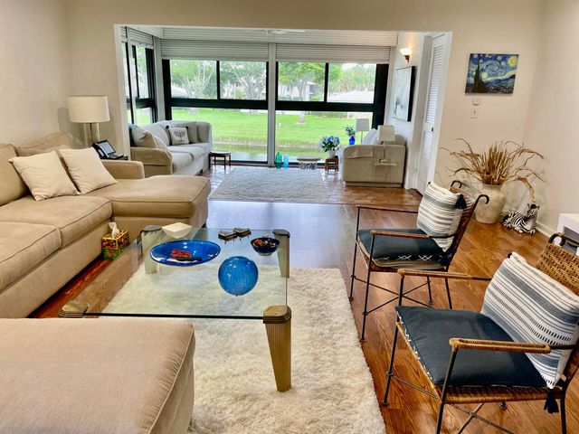 1 WESTGATE Lane 1B, Boynton Beach, FL 33436