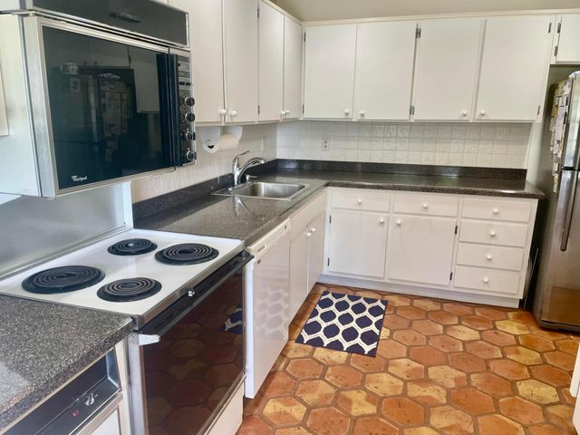 1 WESTGATE Lane 1B, Boynton Beach, FL 33436
