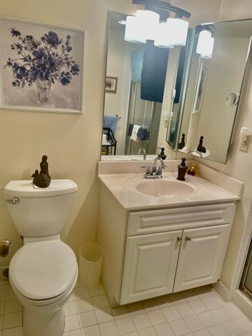 1 WESTGATE Lane 1B, Boynton Beach, FL 33436