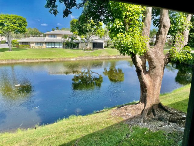 1 WESTGATE Lane 1B, Boynton Beach, FL 33436