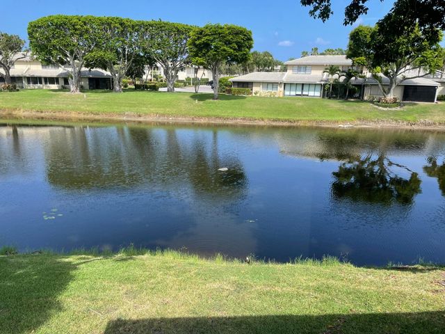 1 WESTGATE Lane 1B, Boynton Beach, FL 33436