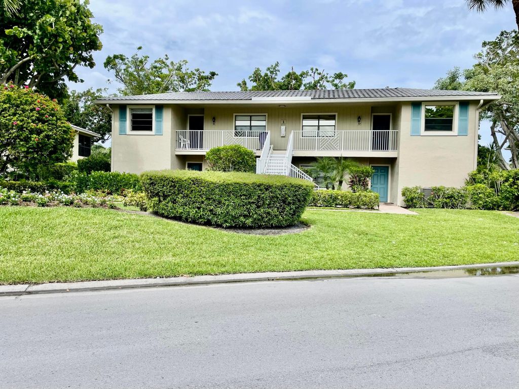 1 WESTGATE Lane 1B, Boynton Beach, FL 33436