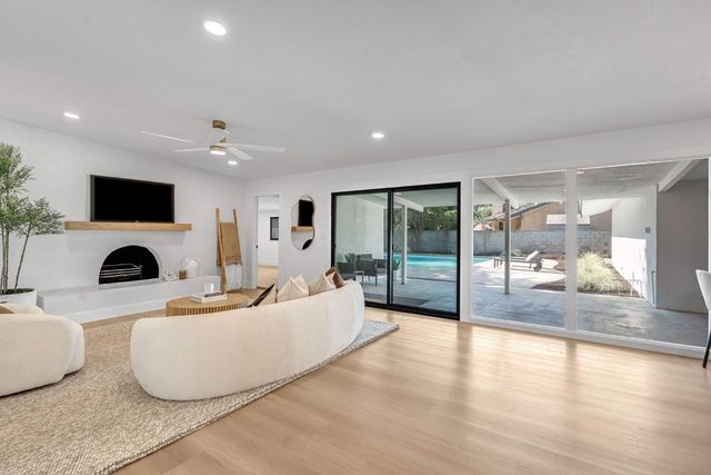 2571 W Magill Avenue, Fresno, CA 93711