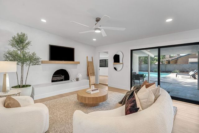 2571 W Magill Avenue, Fresno, CA 93711