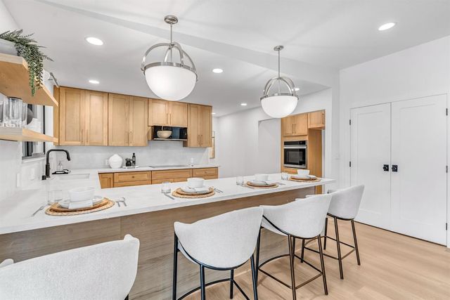 2571 W Magill Avenue, Fresno, CA 93711