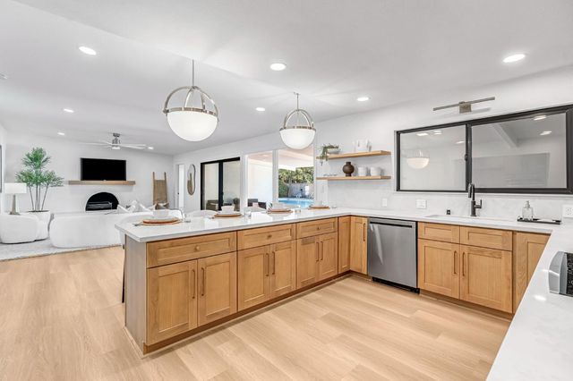 2571 W Magill Avenue, Fresno, CA 93711