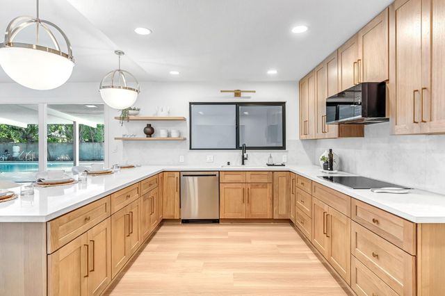 2571 W Magill Avenue, Fresno, CA 93711