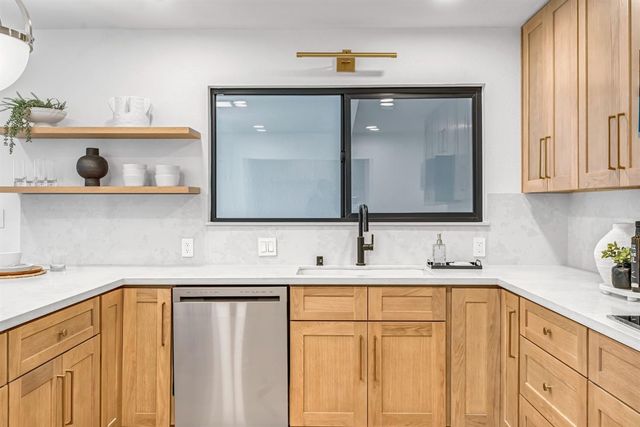 2571 W Magill Avenue, Fresno, CA 93711
