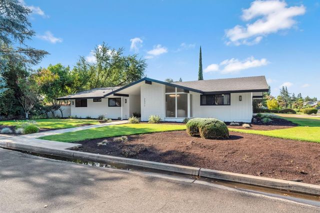 2571 W Magill Avenue, Fresno, CA 93711